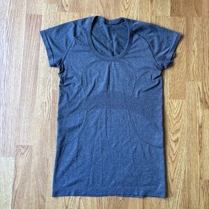 Lululemon charcoal gray short sleeve swiftly tech 2.0 hip length shirt  sz 8